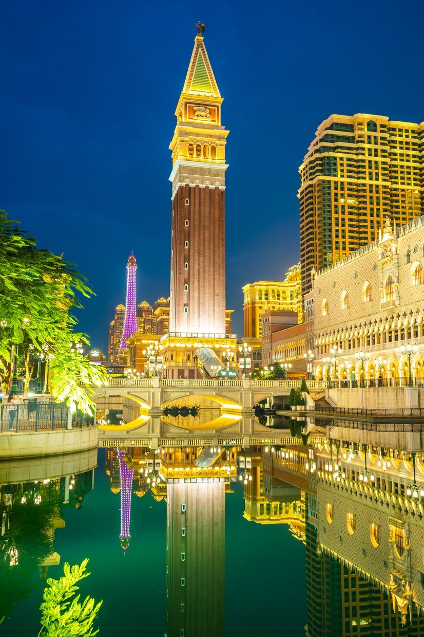 beautiful-architecture-building-venetian-other-hotel-resort-casino_74190-2231