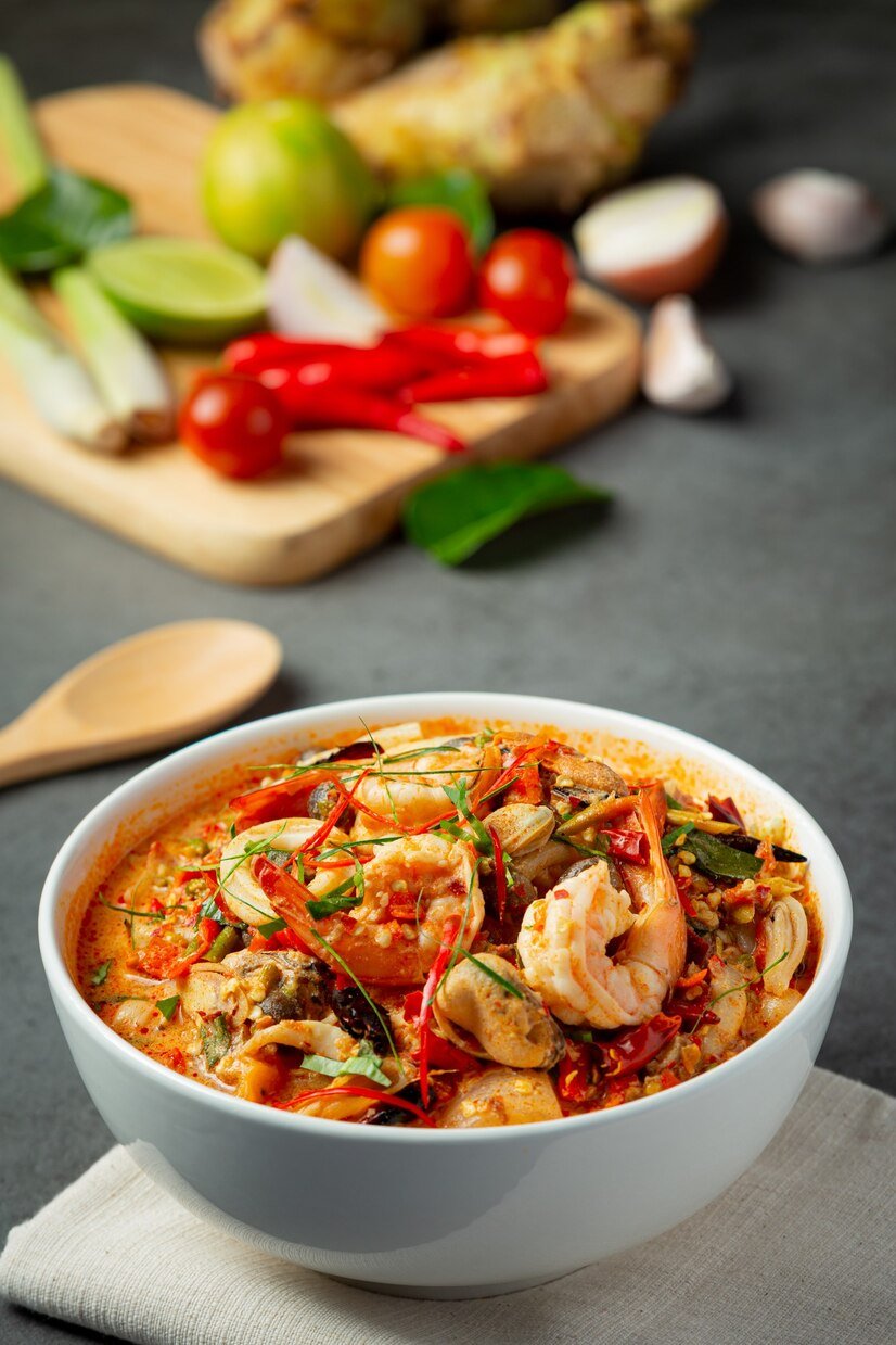 thai-food-tom-yum-kung-river-prawn-spicy-soup_1150-35457