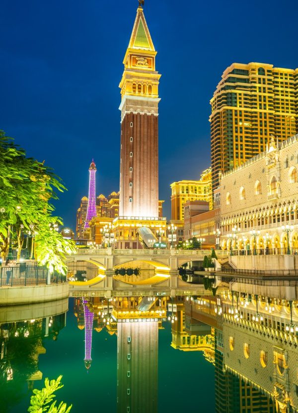 beautiful-architecture-building-venetian-other-hotel-resort-casino_74190-2231