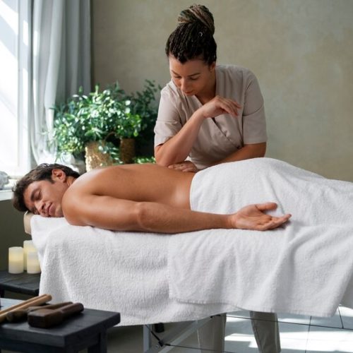front-view-woman-working-spa_23-2150911820 front-view-woman-working-spa_23-2150911820