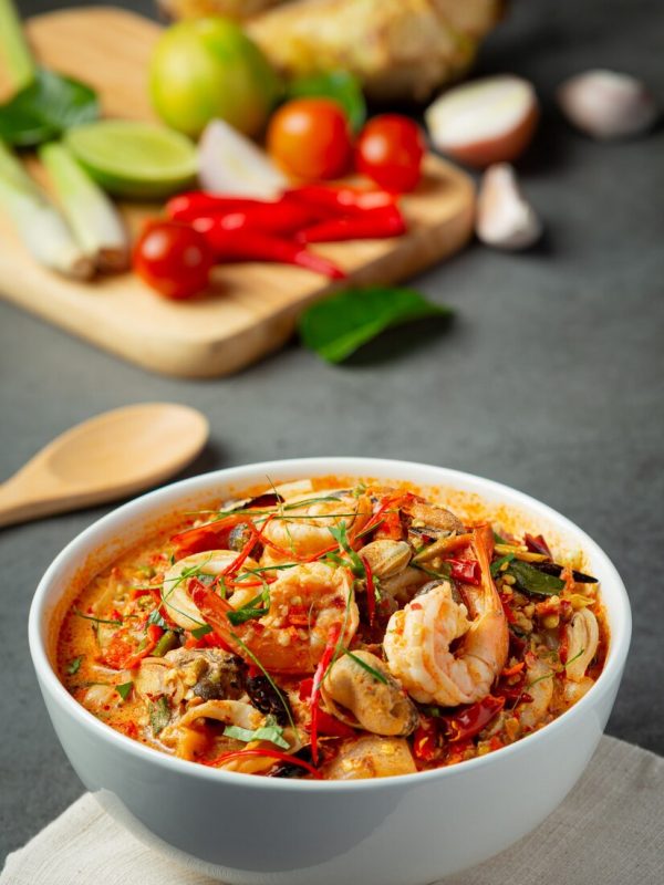 thai-food-tom-yum-kung-river-prawn-spicy-soup_1150-35457