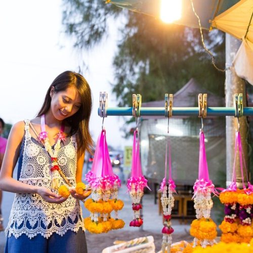 woman-shopping-street-thailand_328191-20254 woman-shopping-street-thailand_328191-20254